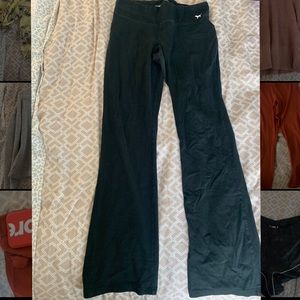 Black yoga leggings pink